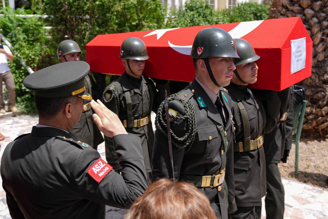 Şehit albaylara son veda! Kızı babasının künyesiyle katıldı gözyaşları sel oldu 14